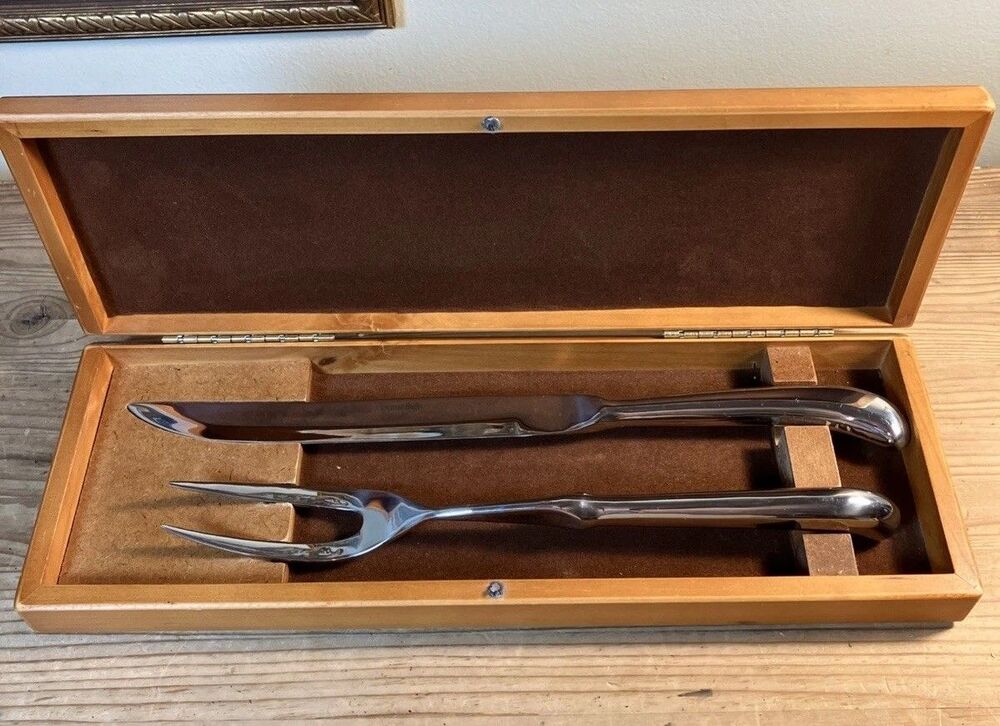 Gourmet Buffet 2 Piece Fork Knife Stainless Steel Carving Set In Walnut Wood Box